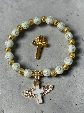 🫶🏻 Gold & White Beaded Cross Charm Bracelet & Cross Pin Set